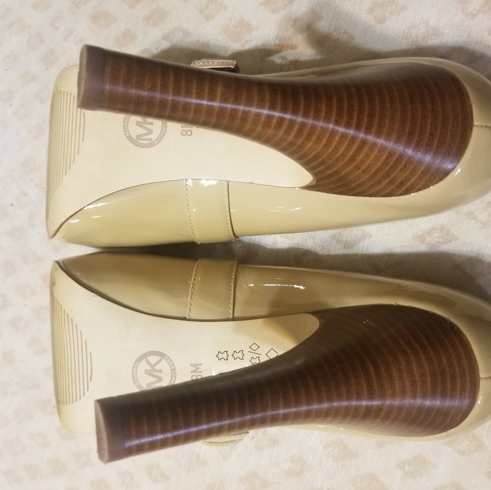 Shoes - Picture 2 of 4